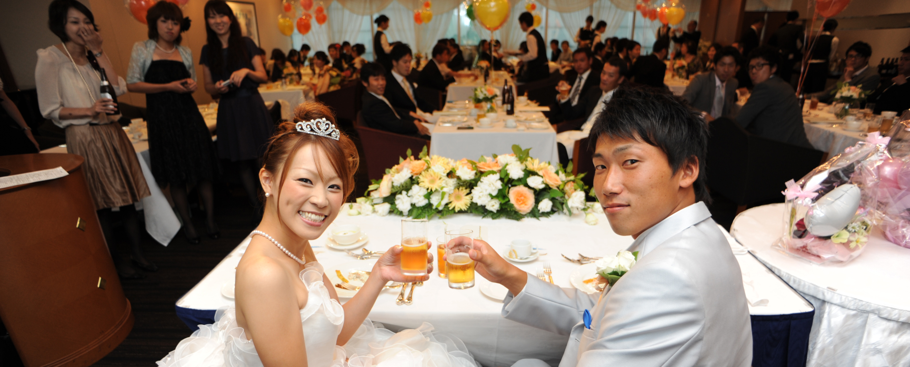 結婚式の二次会やパーティで大人数対応が可能な会場 | World Wedding
